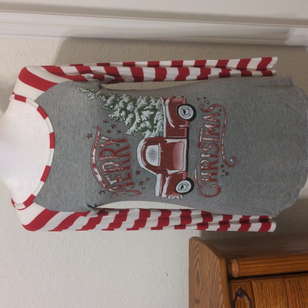 Color Bear Christmas Women's Lightweight Long Sleeve Top. Size S